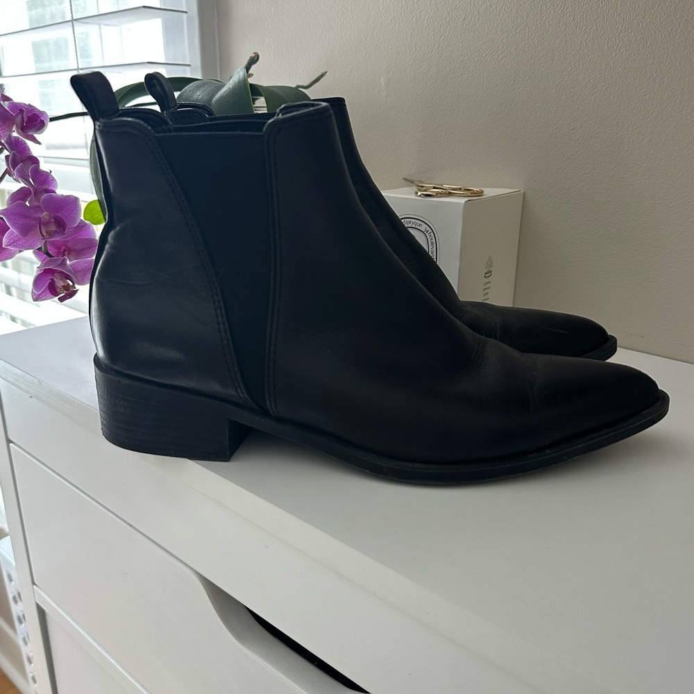 Steve Madden Jerry Black Leather Chelsea Ankle Boots